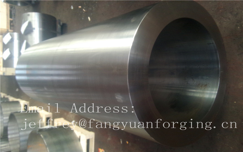 Áspero laminado en caliente de la manga del buje del acero de carbono del acero de aleación trabajado a máquina modificado para requisitos particulares