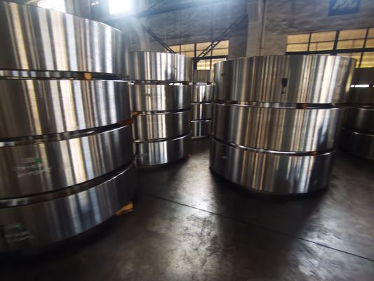 Anillos forjados de 250 mm de espesor con tratamiento térmico QT diseñados para equipos del sector energético y plantas de energía que requieren componentes